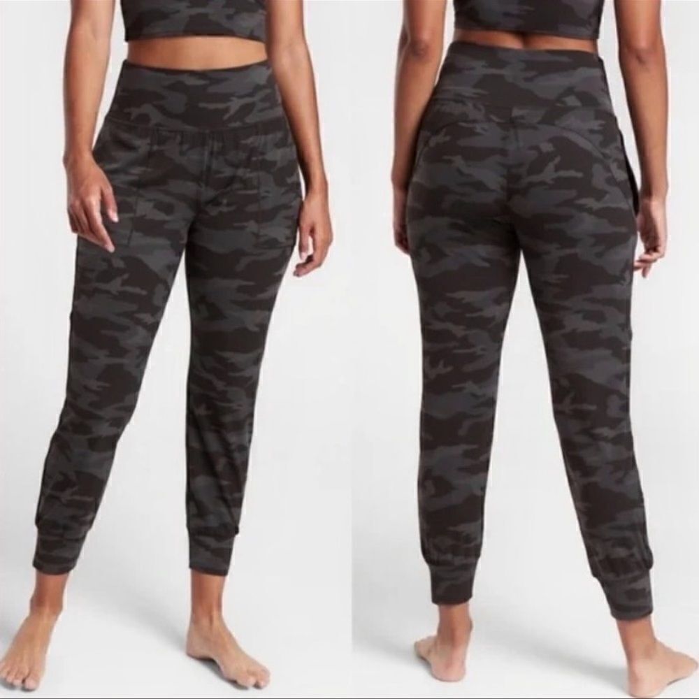 Athleta Salutation Jogger Camo Black Grey ST Tall